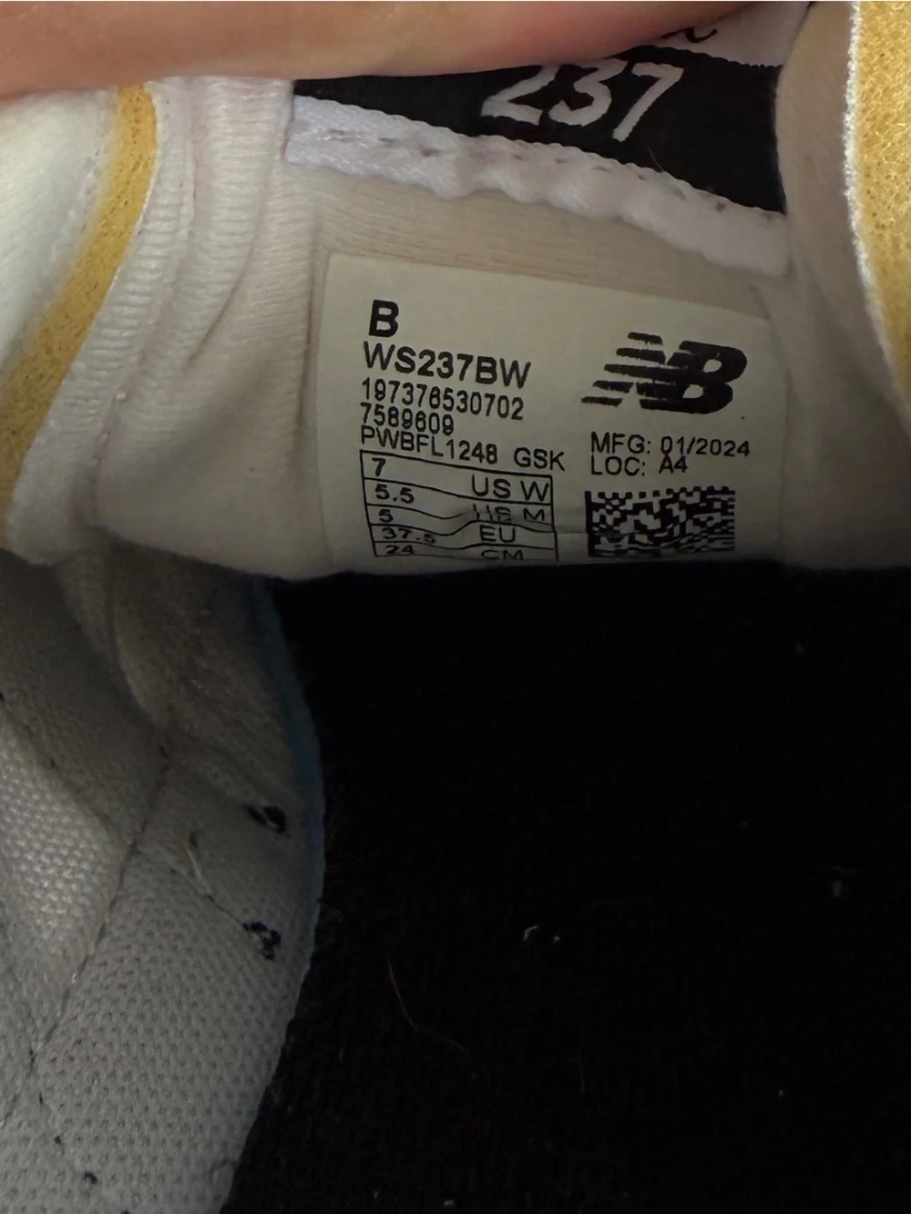 Women's 237 Retro Sneaker new balance 7